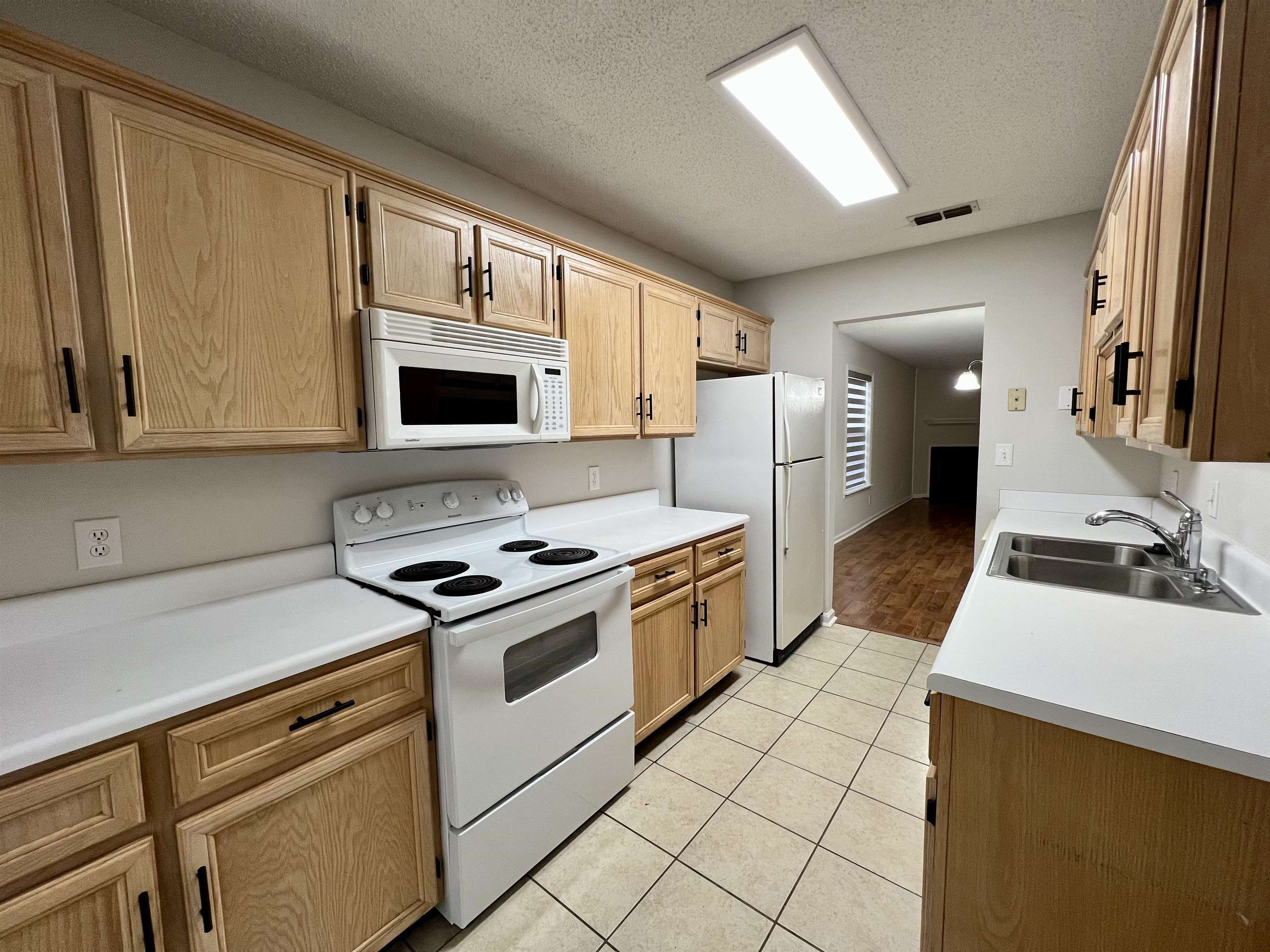 1124 Webber Way Spartanburg, SC 29307 - Photo 5 of 12