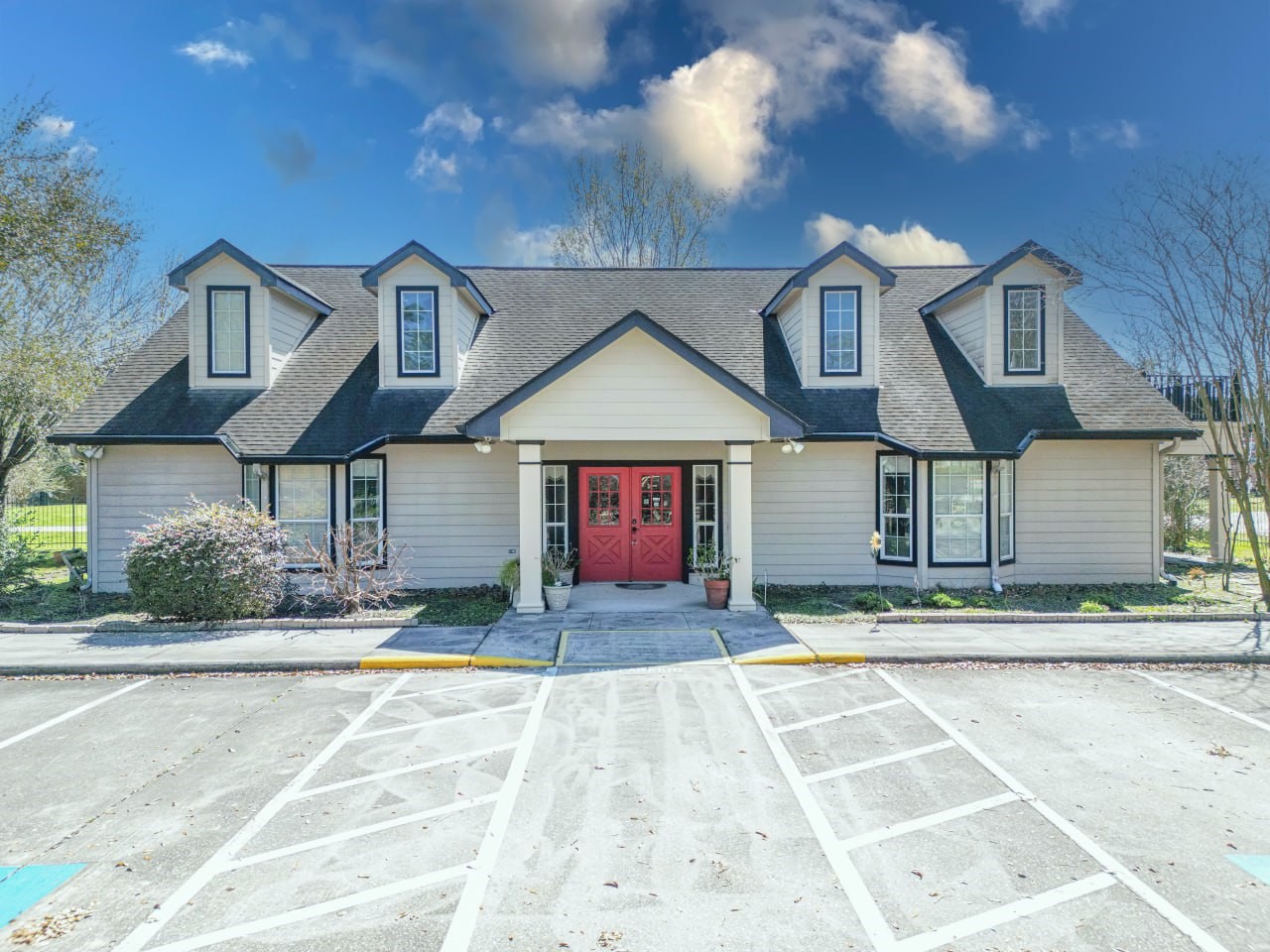 12682 Shiloh Church Road Houston, TX 77066 - Photo 2 of 25 a front view of a house with garden