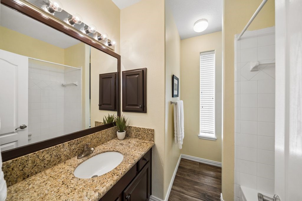 1607 Schooner Point Willis, TX 77318 - Photo 15 of 47 Full bathroom next to the 1st floor bedroom.