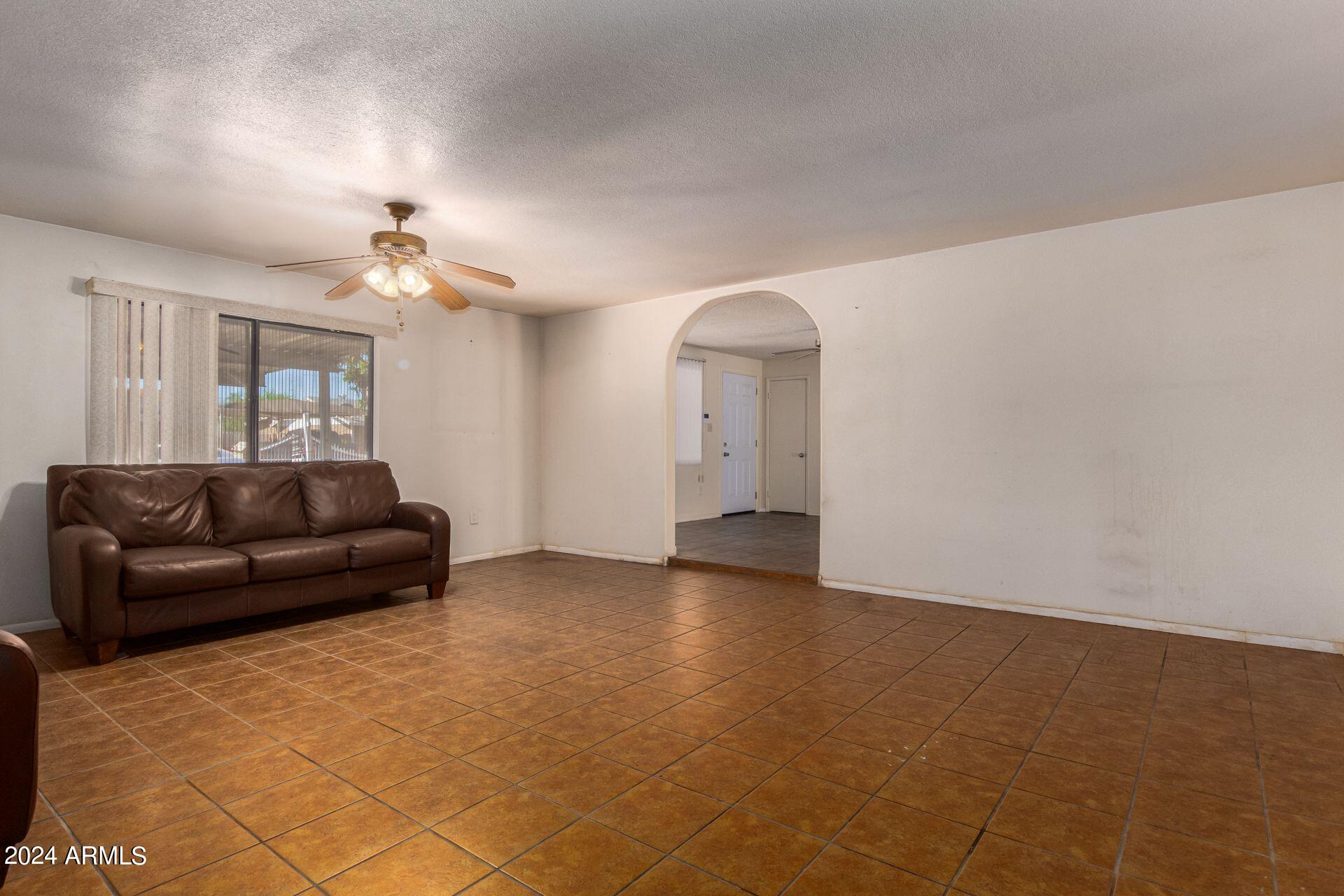 6020 West Granada Road Phoenix, AZ 85035 - Photo 5 of 18 13a family room Granada
