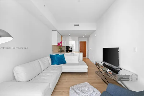 $5,650 | 2678 Tigertail Avenue, Unit 615, Miami, FL 33133