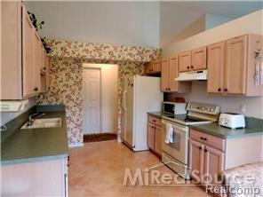 50831 Raintree Circle New Baltimore, MI 48047 - Photo 11 of 22 31215521-10.JPG