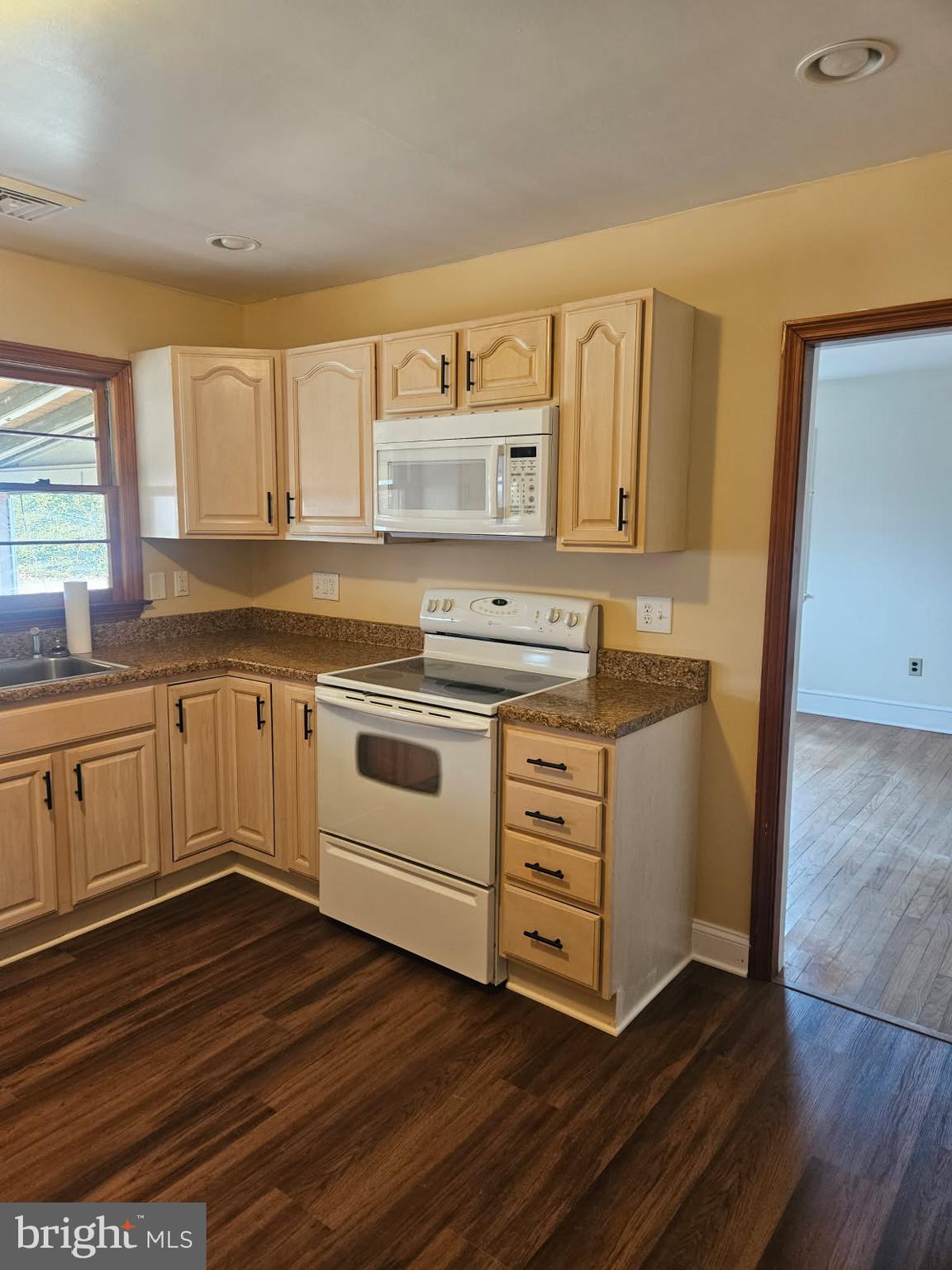 21 Manor Drive Dover, DE 19901 - Photo 7 of 24 a kitchen with cabinets a sink and appliances