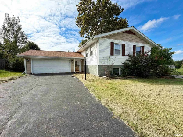 $179,900 | 22 Peachtree Place, Harrisburg, IL 62946