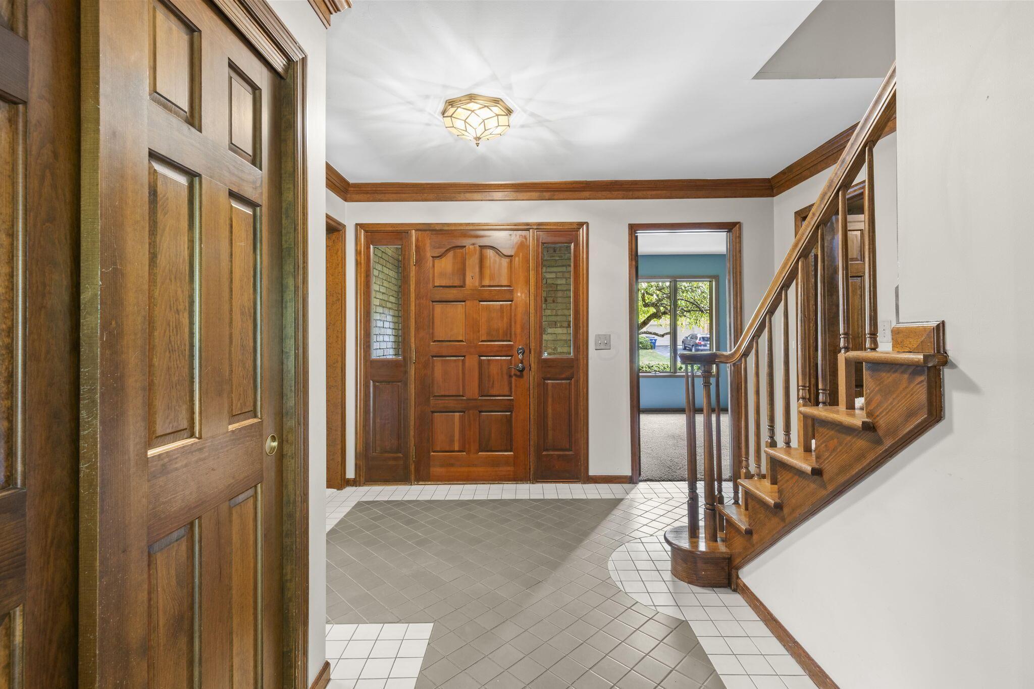 1161 Riva Ridge Boulevard Columbus, OH 43230 - Photo 4 of 60 FRONT ENTRYWAY