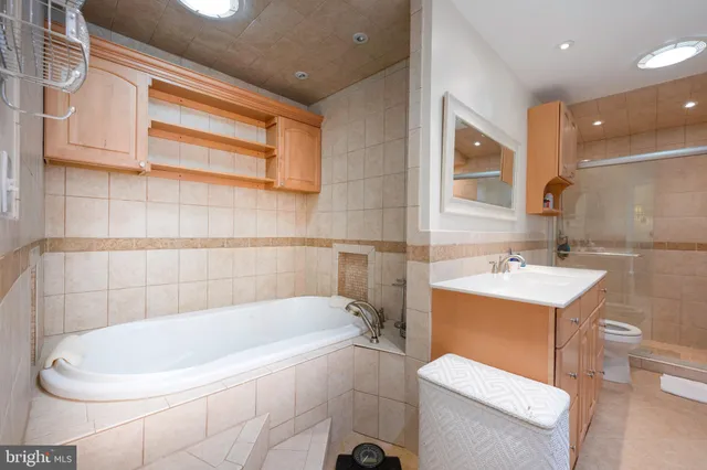 $3,500 | 9841 Meadowcroft Lane, Montgomery Village, MD 20886