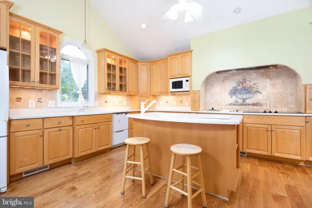 $3,500 | 9841 Meadowcroft Lane, Montgomery Village, MD 20886