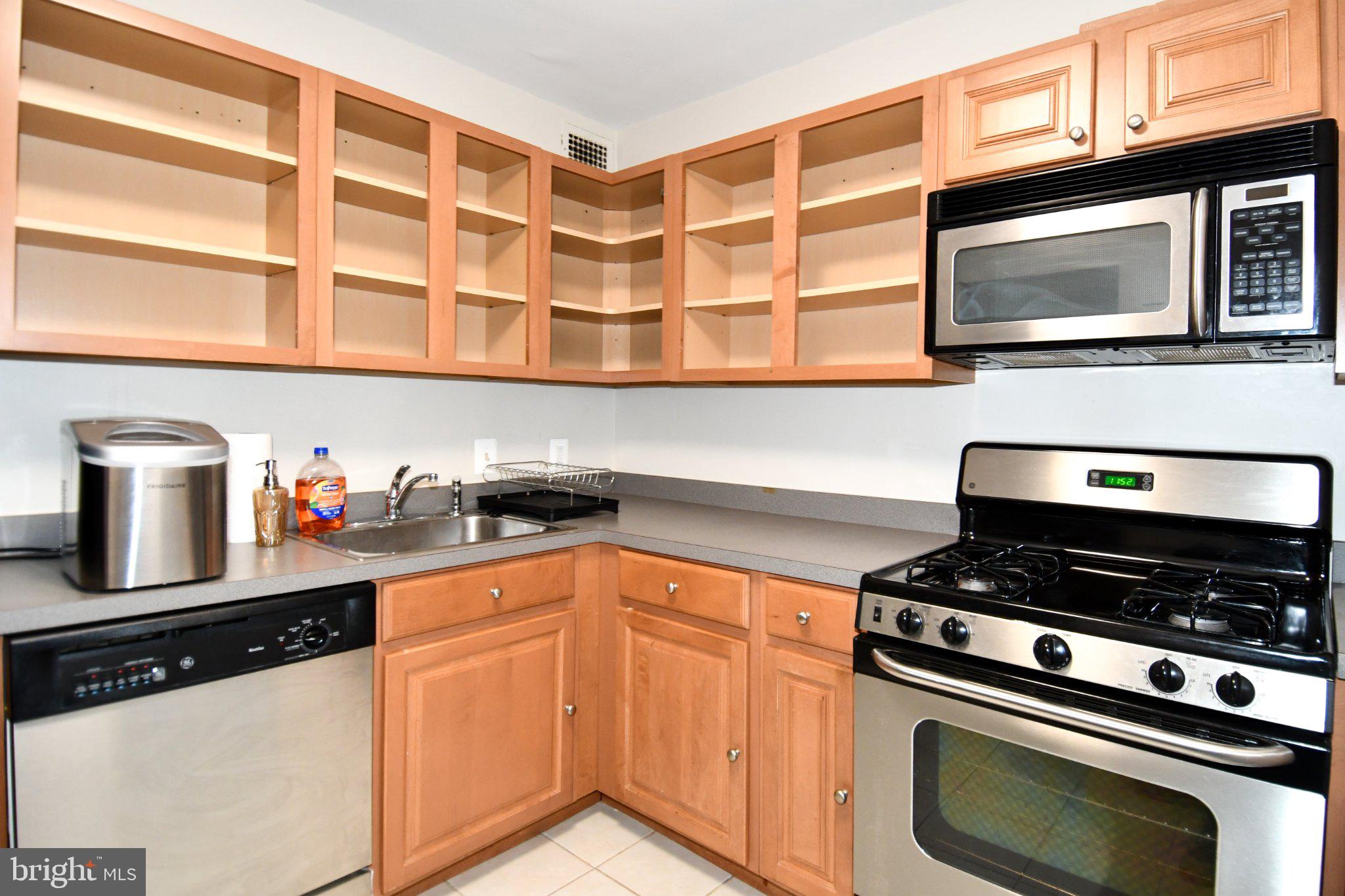 5101 River Road, Unit 712 Bethesda, MD 20816 - Photo 13 of 38 Modern kitchen with sleek appliances.