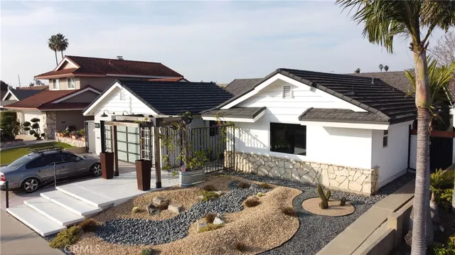 $1,550,000 | 10211 Cliff Drive, Huntington Beach, CA 92646