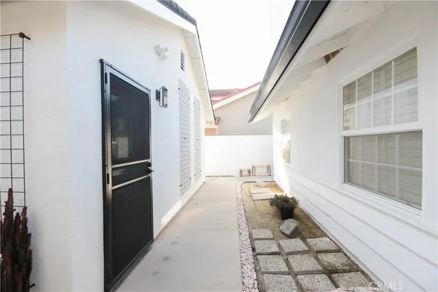 $1,550,000 | 10211 Cliff Drive, Huntington Beach, CA 92646