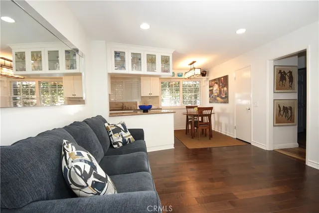 $1,550,000 | 10211 Cliff Drive, Huntington Beach, CA 92646