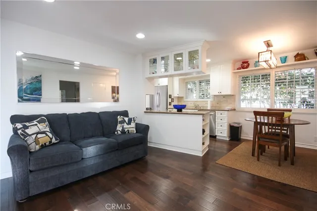 $1,550,000 | 10211 Cliff Drive, Huntington Beach, CA 92646