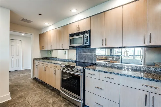 $4,250 | 3030 McKinney Avenue, Unit 502, Dallas, TX 75204