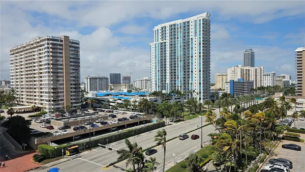 $2,100 | 1980 South Ocean Drive, Unit 7M, Hallandale Beach, FL 33009