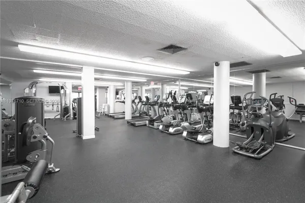 $2,100 | 1980 South Ocean Drive, Unit 7M, Hallandale Beach, FL 33009