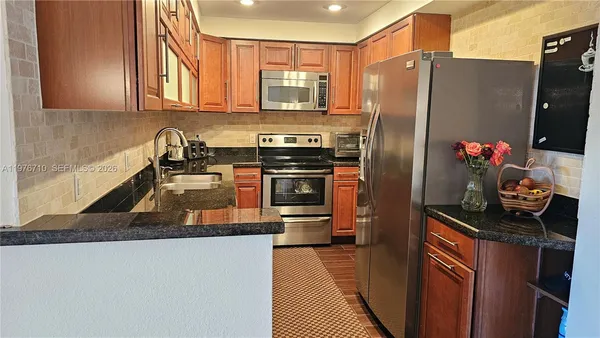 $2,100 | 1980 South Ocean Drive, Unit 7M, Hallandale Beach, FL 33009