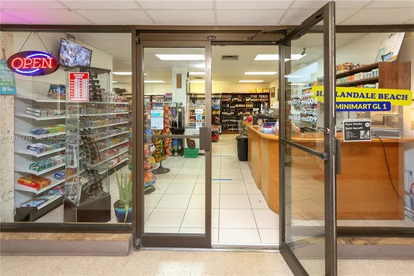 $2,100 | 1980 South Ocean Drive, Unit 7M, Hallandale Beach, FL 33009