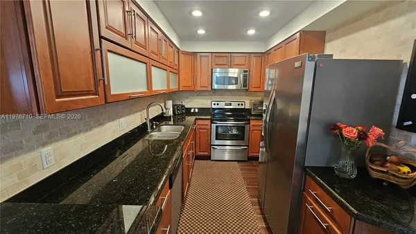 $2,100 | 1980 South Ocean Drive, Unit 7M, Hallandale Beach, FL 33009