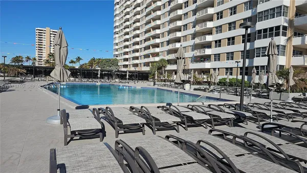 $2,100 | 1980 South Ocean Drive, Unit 7M, Hallandale Beach, FL 33009