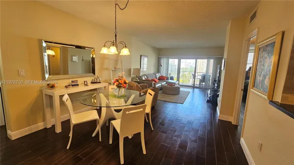 $2,100 | 1980 South Ocean Drive, Unit 7M, Hallandale Beach, FL 33009