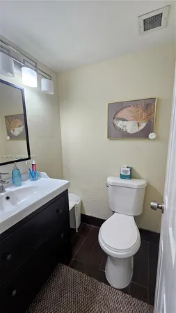 $2,100 | 1980 South Ocean Drive, Unit 7M, Hallandale Beach, FL 33009