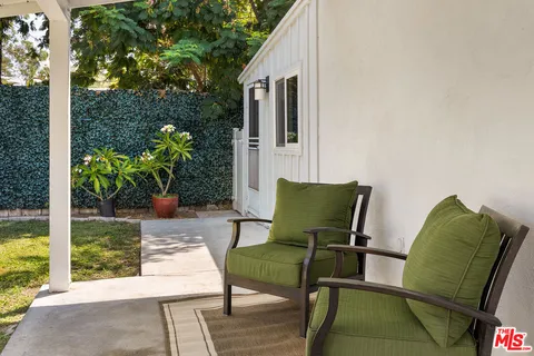 $1,250,000 | 5536 Carpenter Avenue, Valley Village, CA 91607