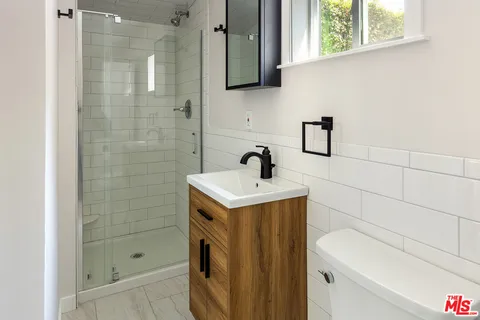 $1,250,000 | 5536 Carpenter Avenue, Valley Village, CA 91607