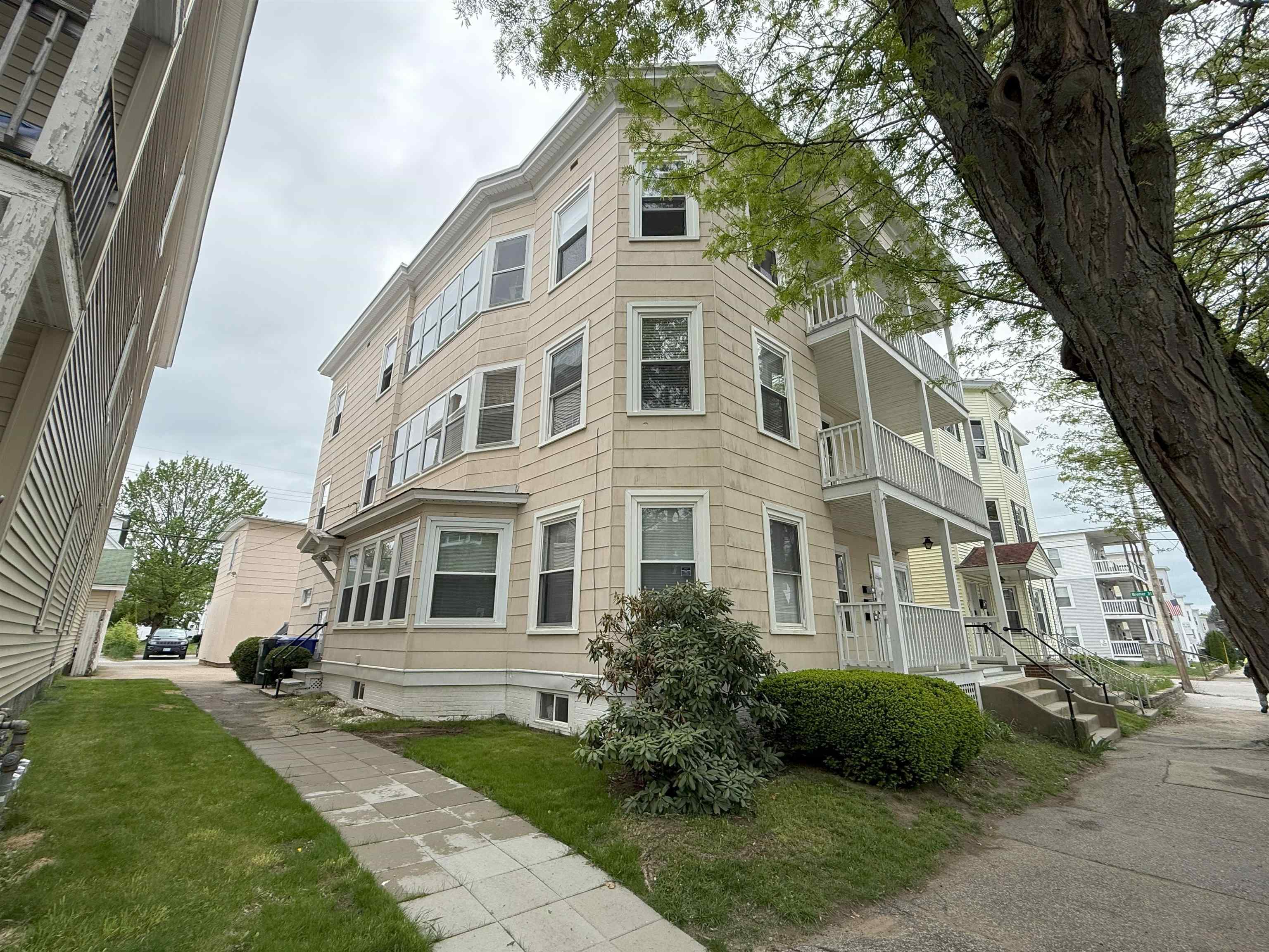 610 Rimmon Street Manchester, NH 03102 - Photo 1 of 21