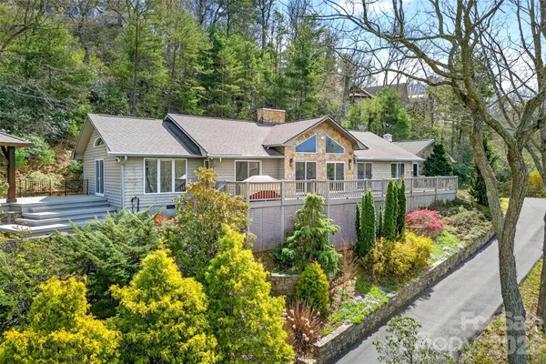 $895,000 | 3 Tree Top Place, Black Mountain, NC 28711