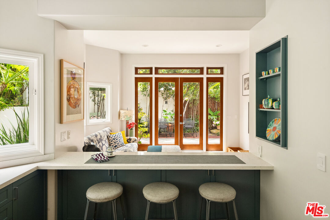 454 Sycamore Road Santa Monica, CA 90402 - Photo 14 of 32