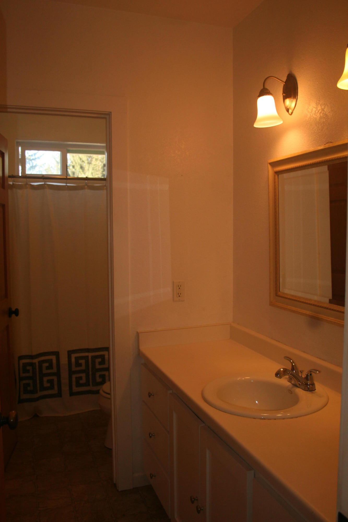 159 Hammer Lane Arcata, CA 95521 - Photo 24 of 40 Upstairs guest bathroom
