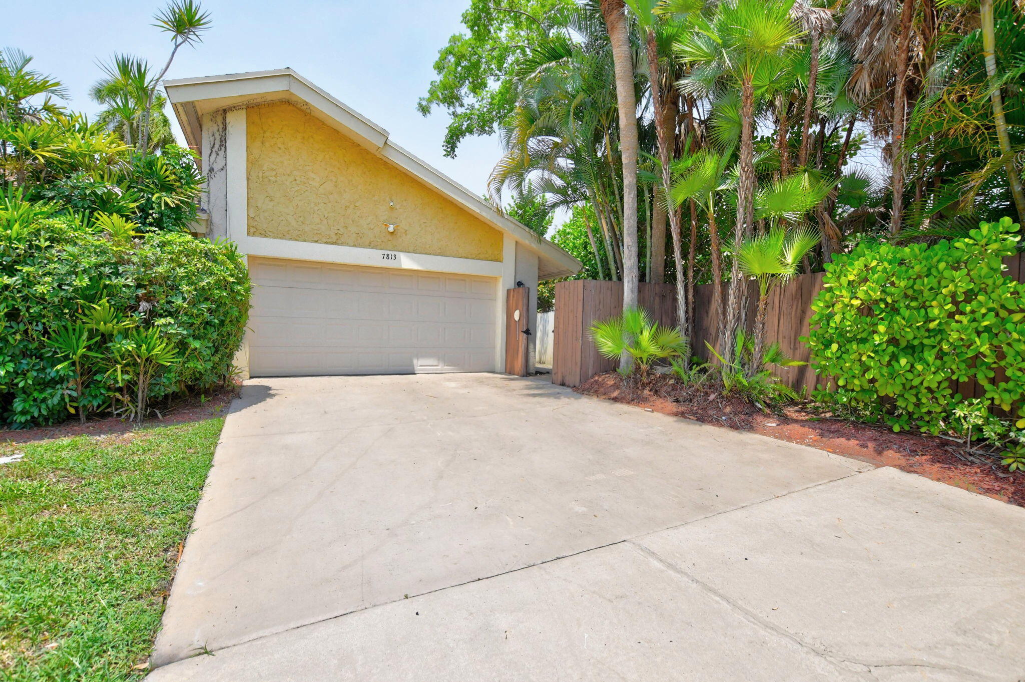 7813 Kenway Place West Boca Raton, FL 33433 - Photo 4 of 54 3-web-or-mls-DSC_3478
