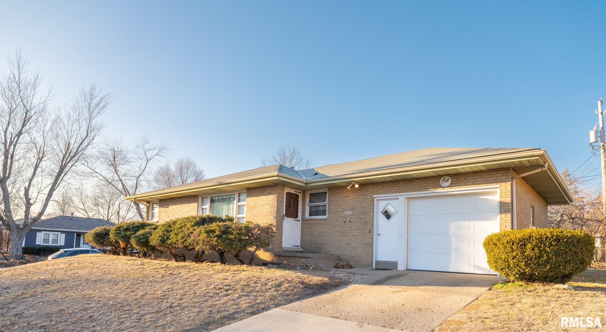 1301 Sheridan Road Pekin, IL 61554 - Photo 1 of 38