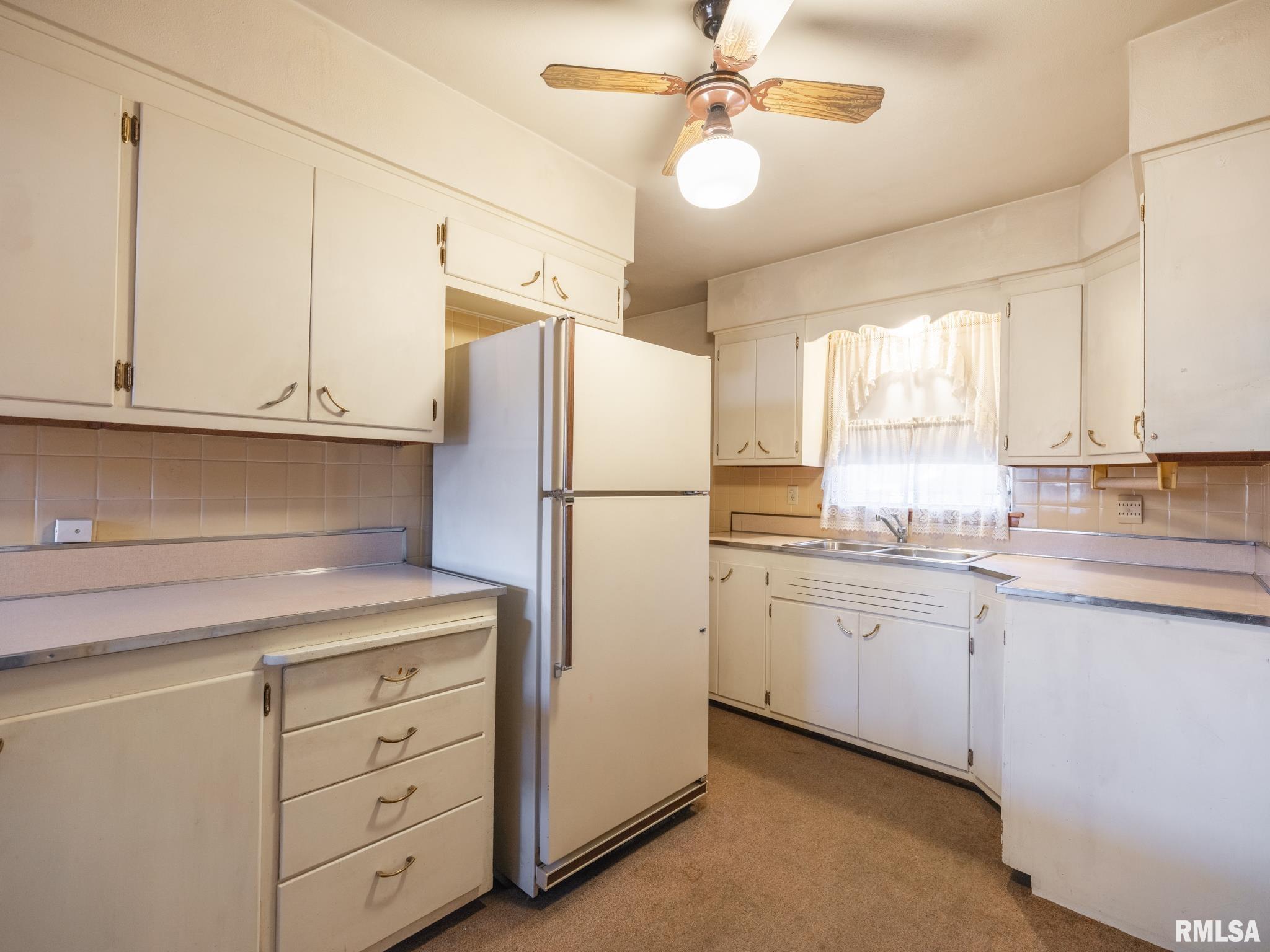 1301 Sheridan Road Pekin, IL 61554 - Photo 13 of 38