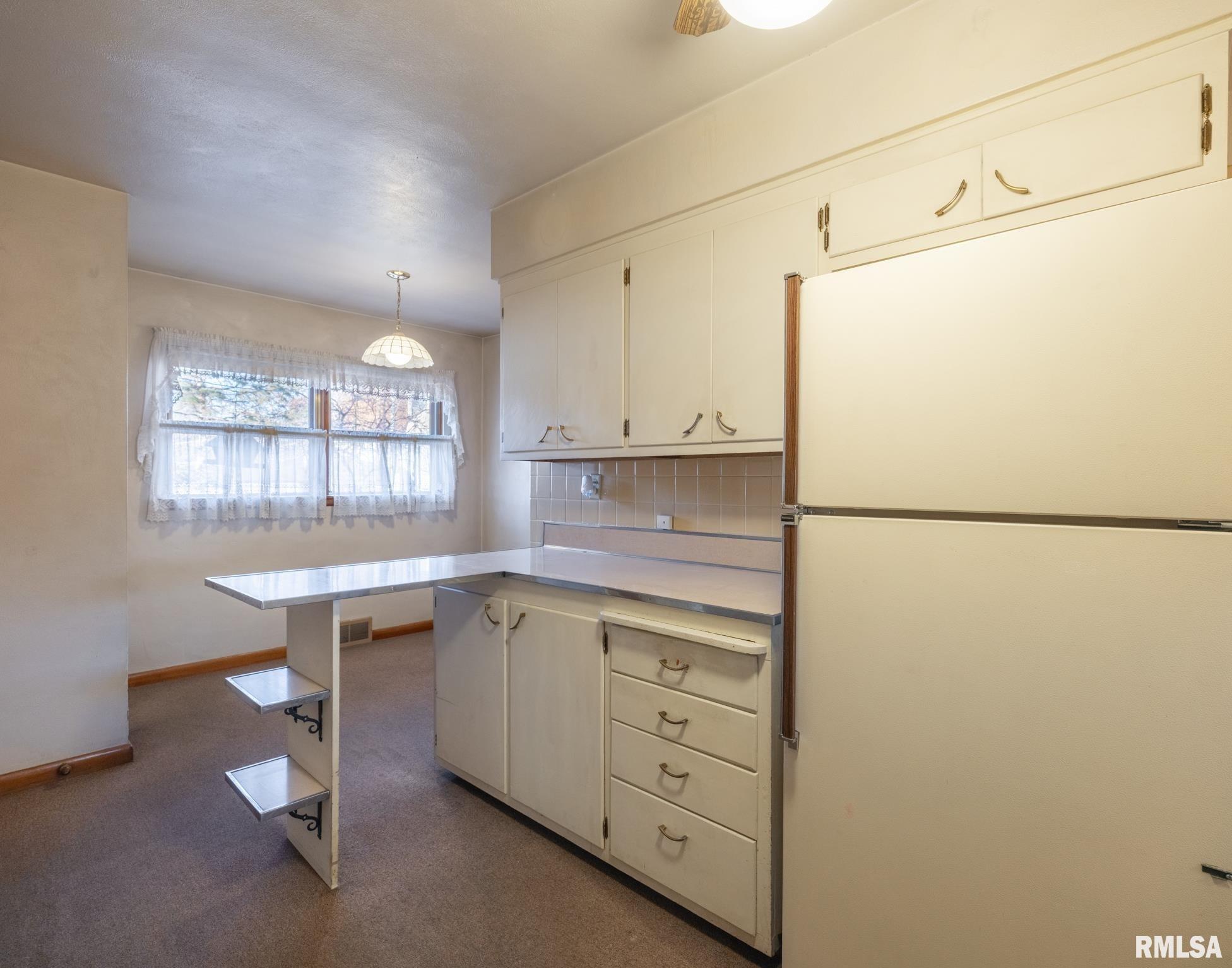 1301 Sheridan Road Pekin, IL 61554 - Photo 15 of 38