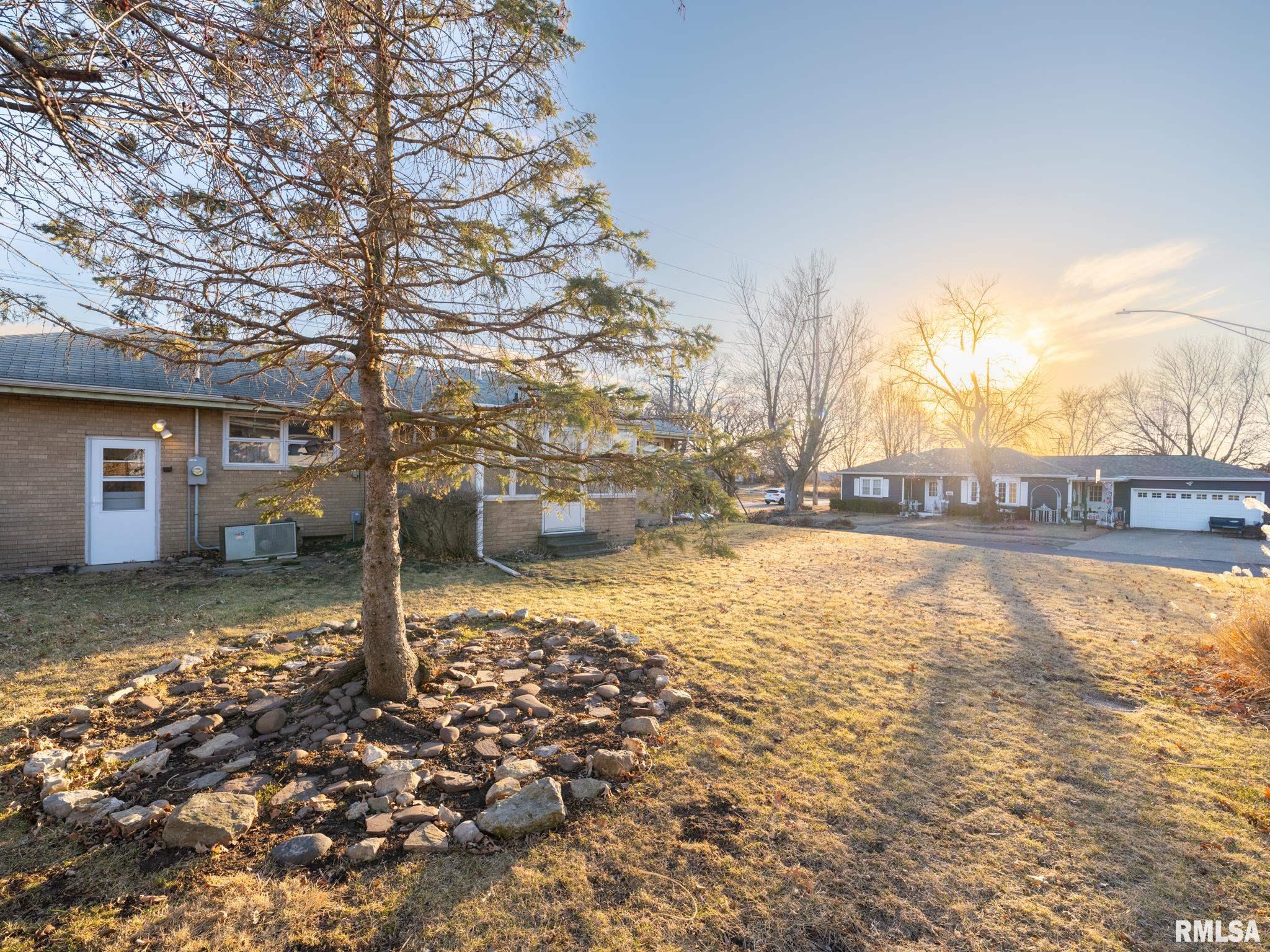 1301 Sheridan Road Pekin, IL 61554 - Photo 4 of 38