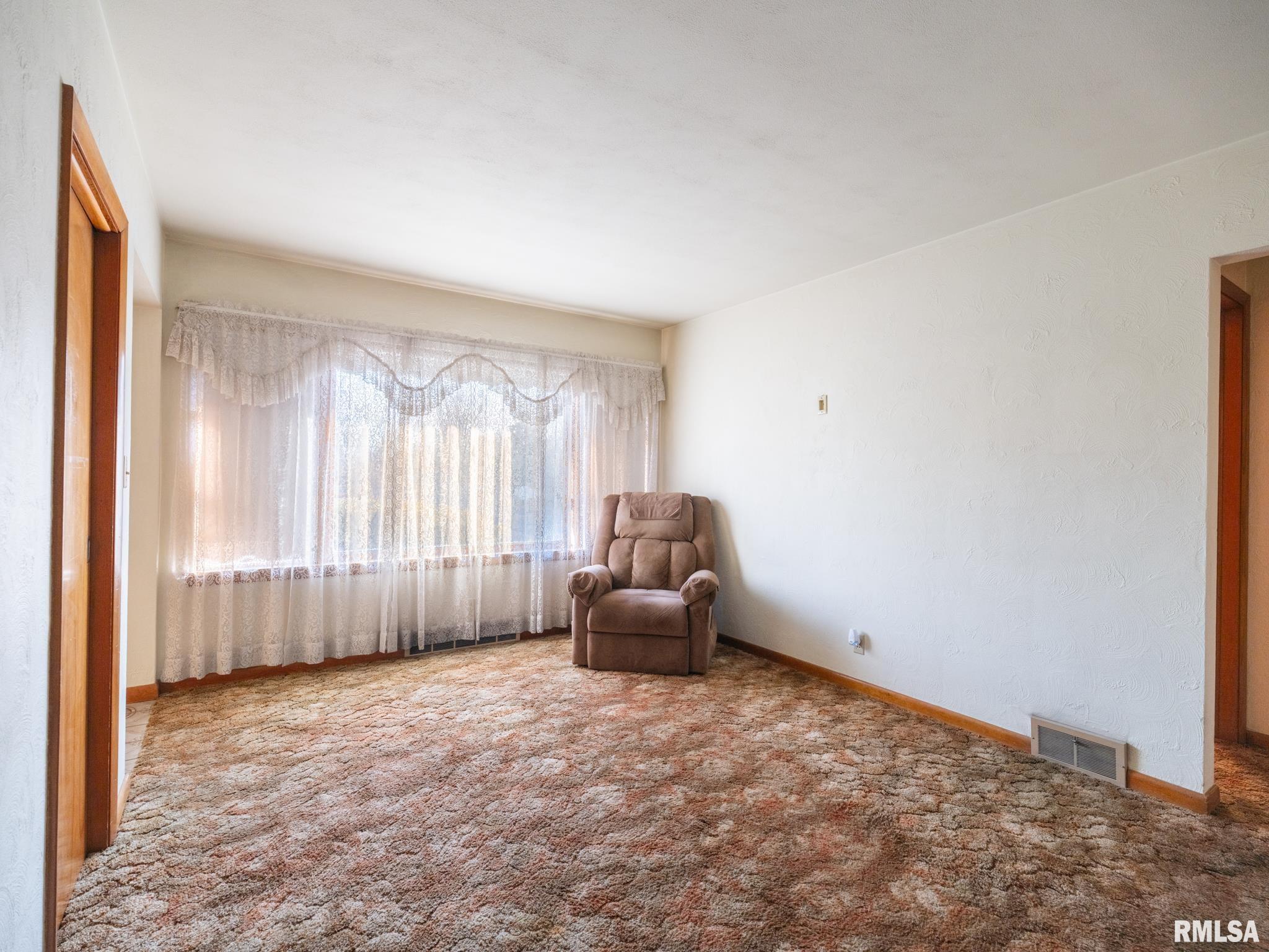1301 Sheridan Road Pekin, IL 61554 - Photo 7 of 38