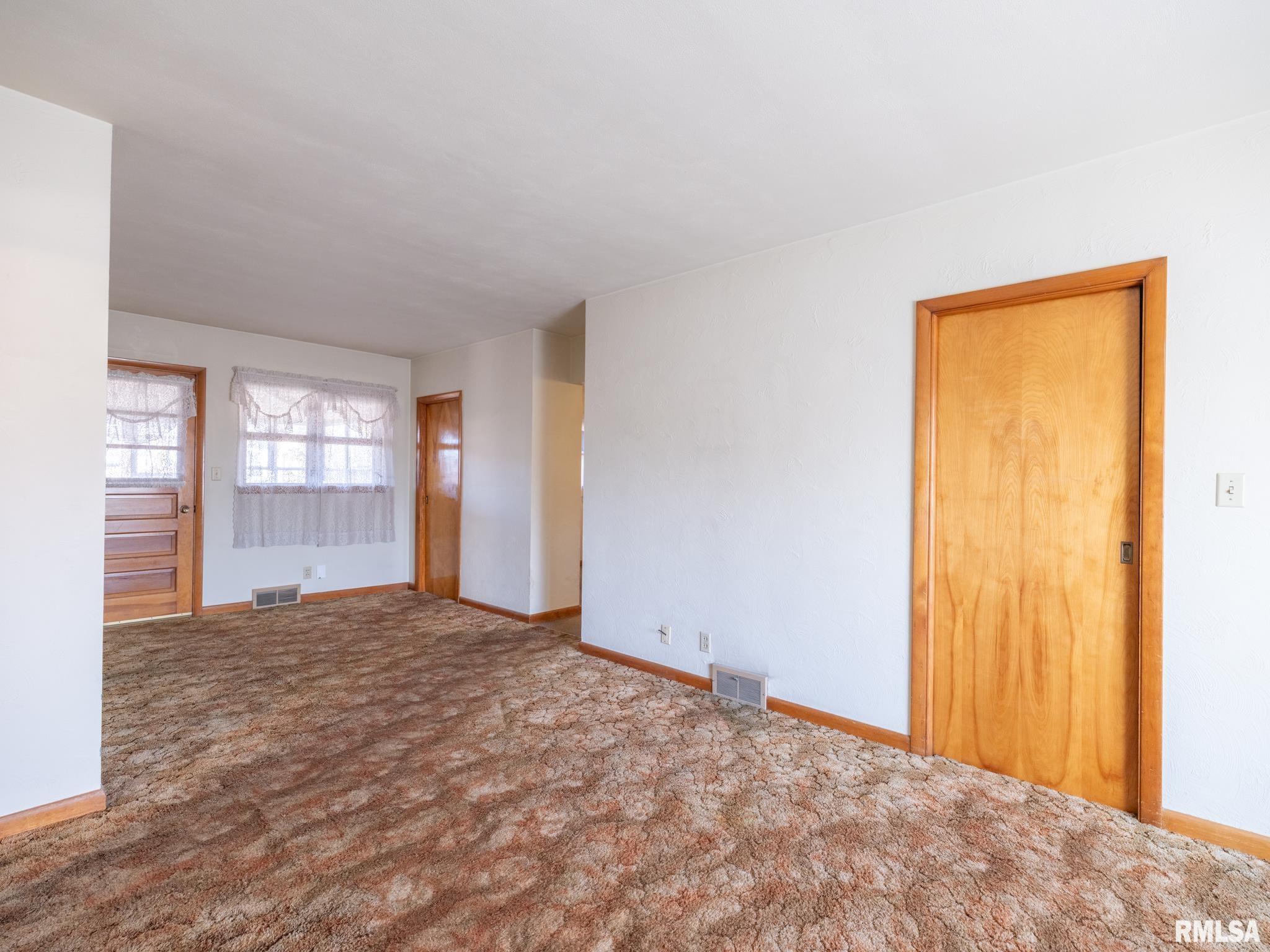 1301 Sheridan Road Pekin, IL 61554 - Photo 9 of 38