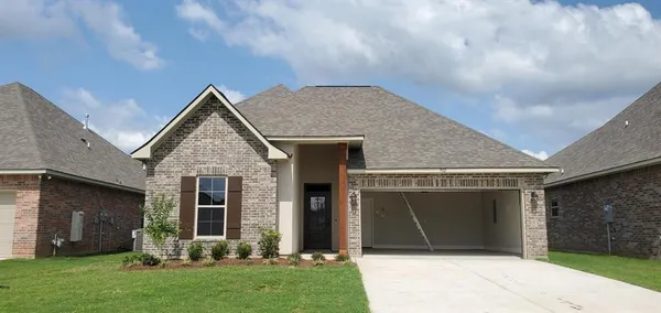 $2,300 | 902 Hackberry Drive, Bossier City, LA 71111