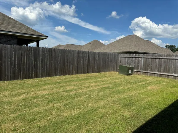 $2,300 | 902 Hackberry Drive, Bossier City, LA 71111