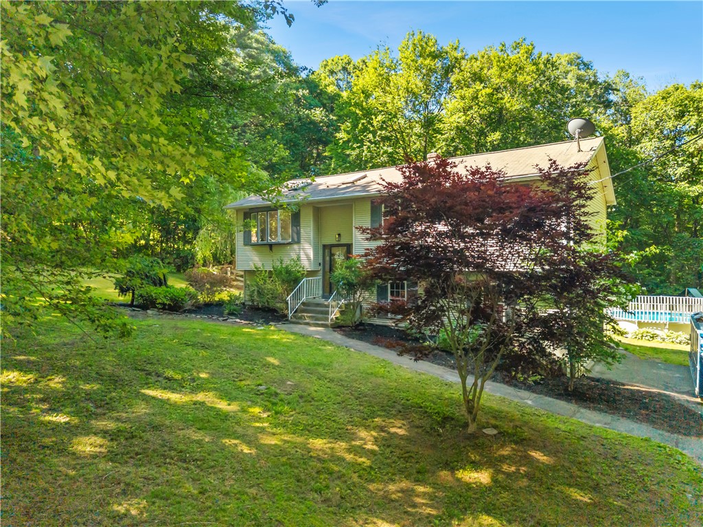 233 Old Oxford Road North Smithfield, RI 02896 - Photo 2 of 34