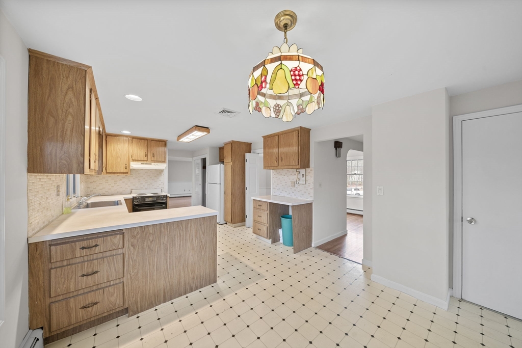 7 Surrey Lane Canton, MA 02021 - Photo 4 of 33