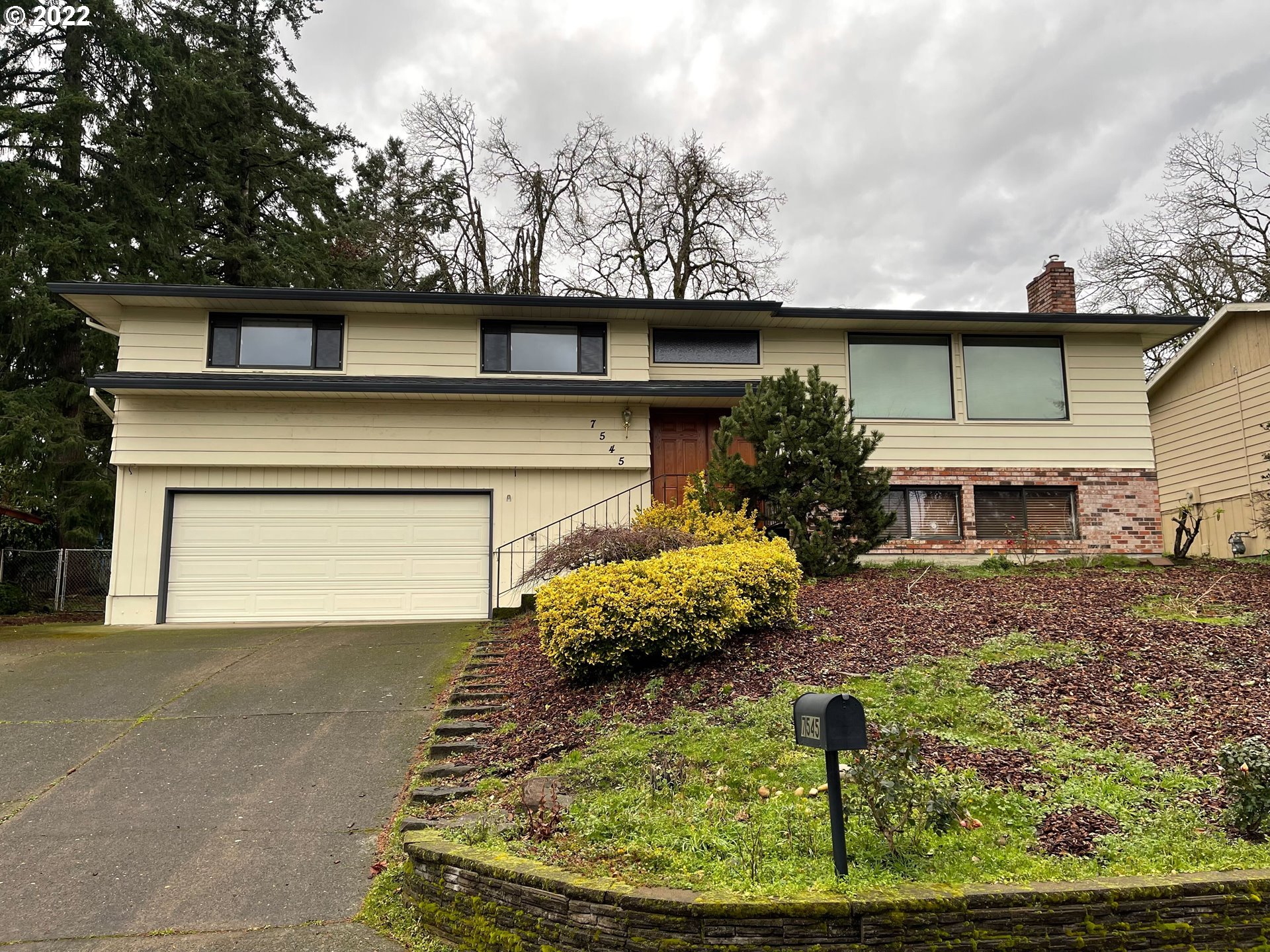 7545 Ridge Drive Gladstone, OR 97027 - Photo 1 of 31 Gallery Image 1