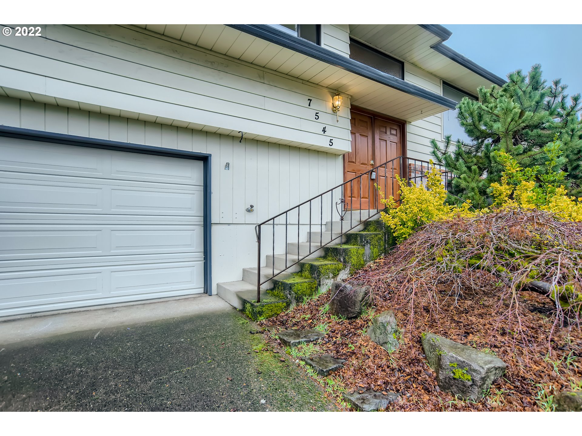 7545 Ridge Drive Gladstone, OR 97027 - Photo 4 of 31 Gallery Image 4