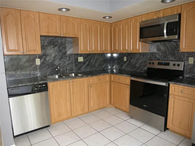 $2,400 | 8600 Southwest 133rd Avenue Road, Unit 418, Miami, FL 33183