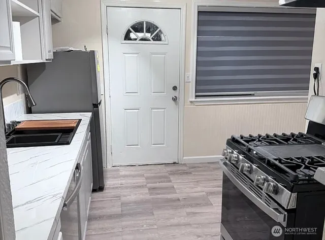 $2,600 | 1428 Kirkland Avenue Northeast, Renton, WA 98056