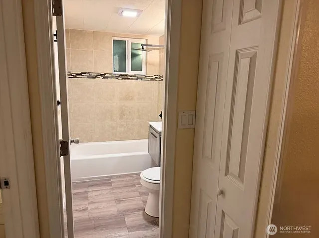 $2,600 | 1428 Kirkland Avenue Northeast, Renton, WA 98056