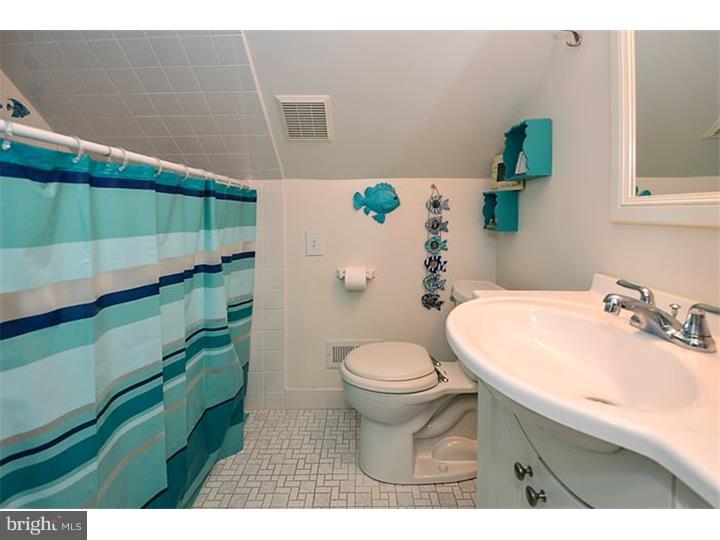 400 Exton Road Hatboro, PA 19040 - Photo 18 of 24 Bathroom