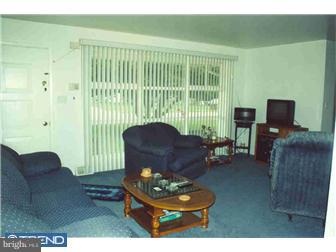 25 Cassandra Road Newark, DE 19702 - Photo 2 of 6 Living Room