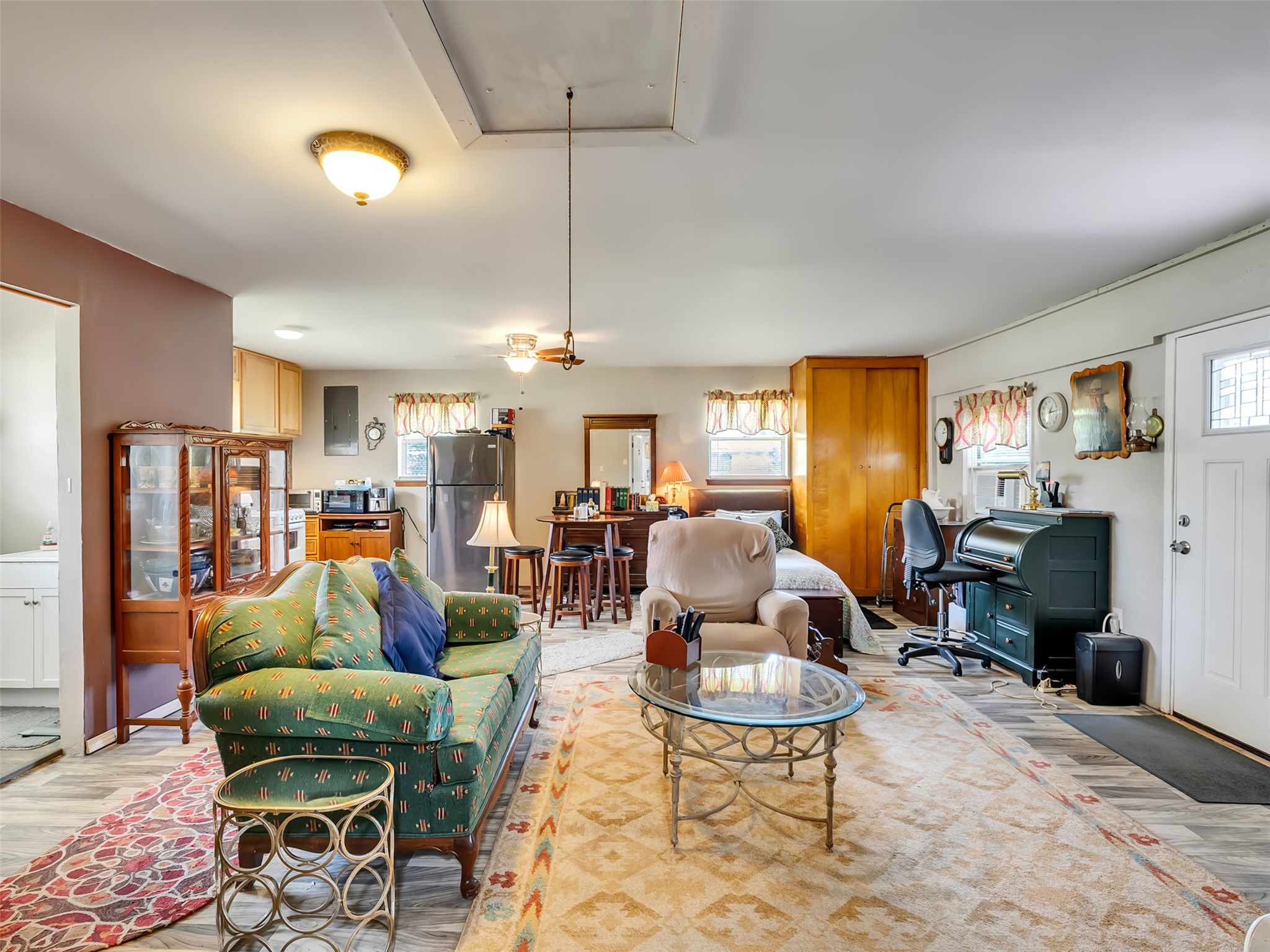 14310 Henry Road Houston, TX 77060 - Photo 26 of 34 This charming garage apartment offers a cozy open-concept living space, seamlessly blending comfort and functionality with its inviting sitting area, well-equipped kitchenette, and ample natural light.